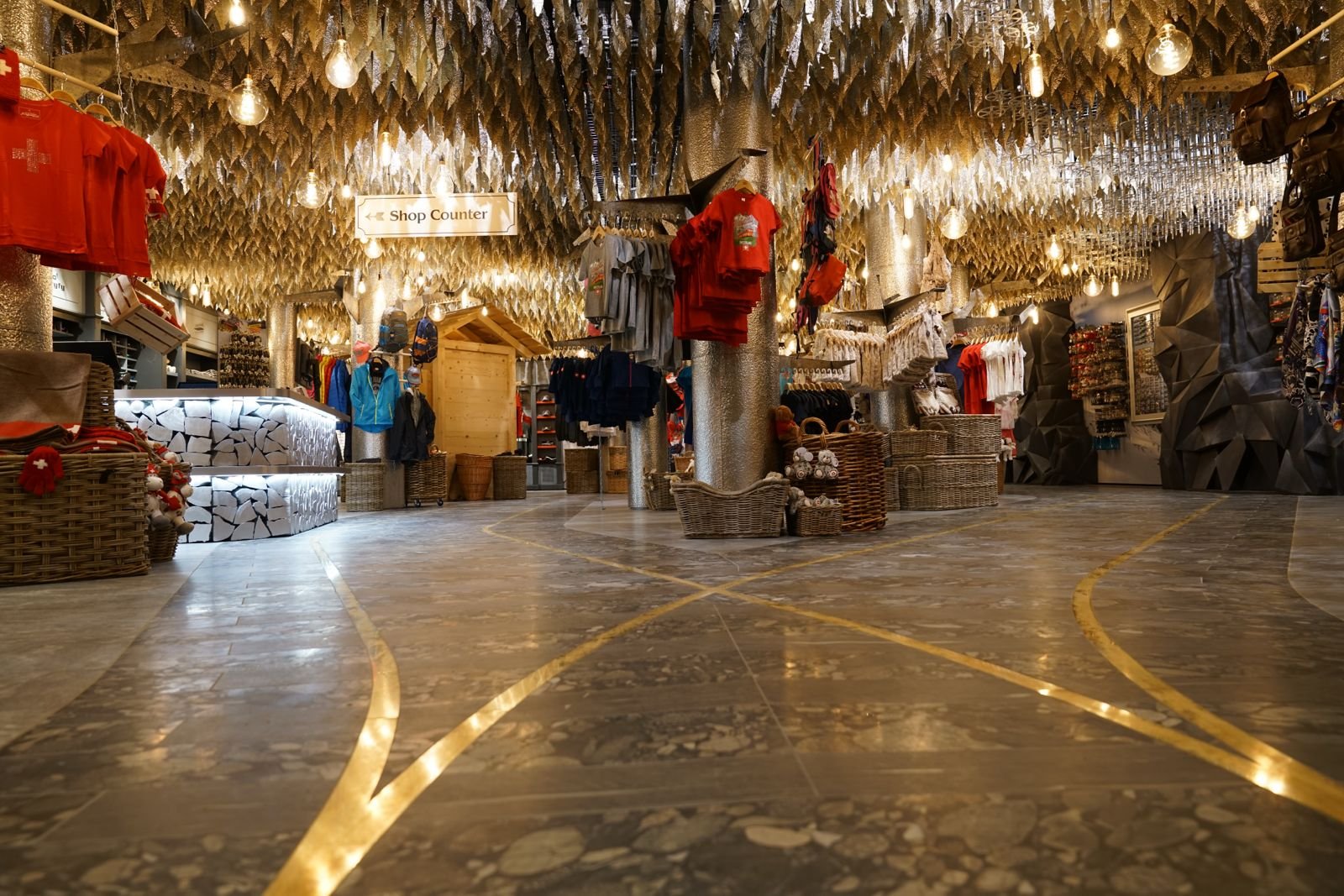 Schiene und Weiche real im Jungfrau-Flagshipstore