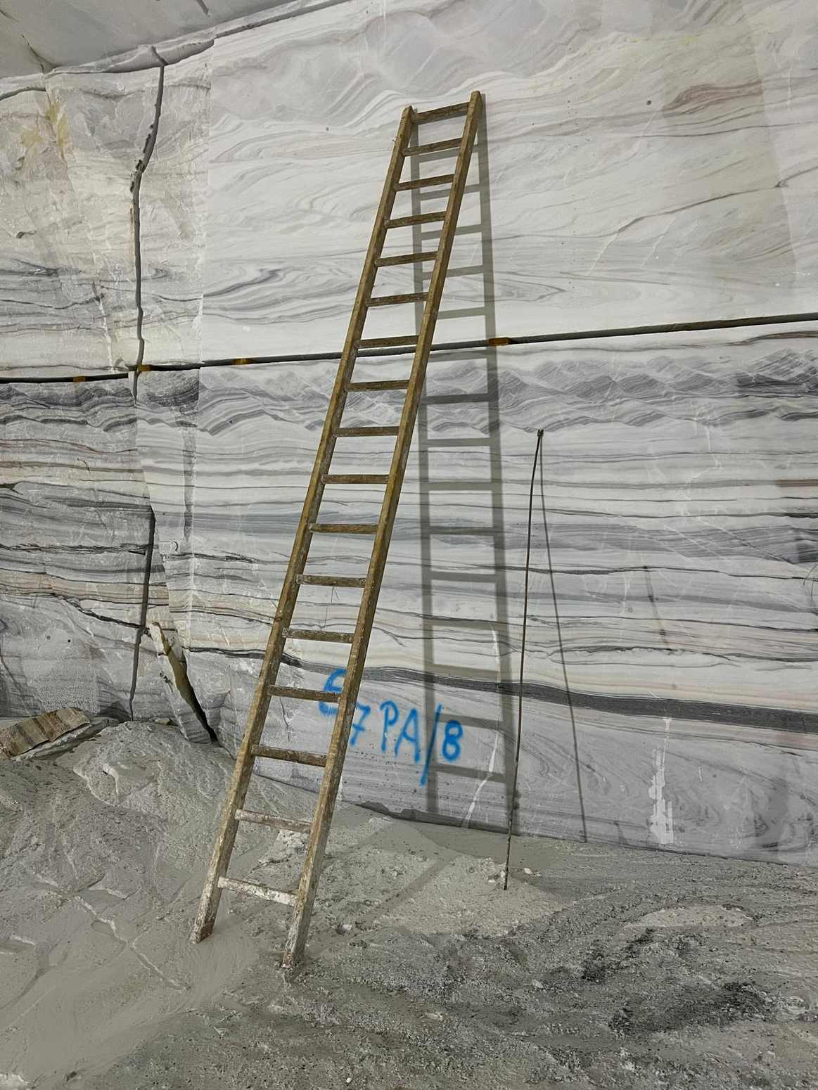 Marmor-Block im Steinbruch — Blockauswahl vor Ort